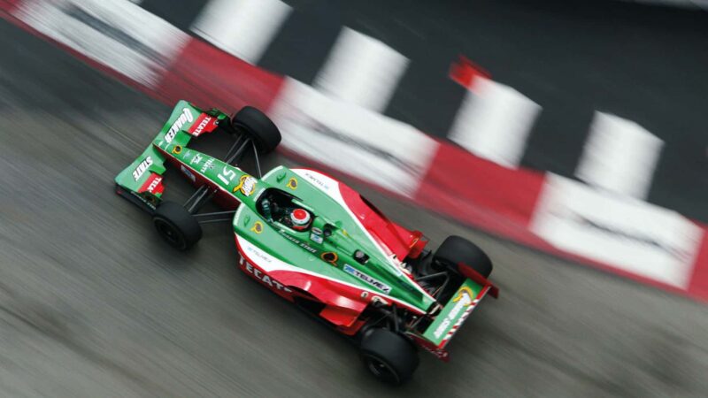 Fernández at Long Beach in 2003