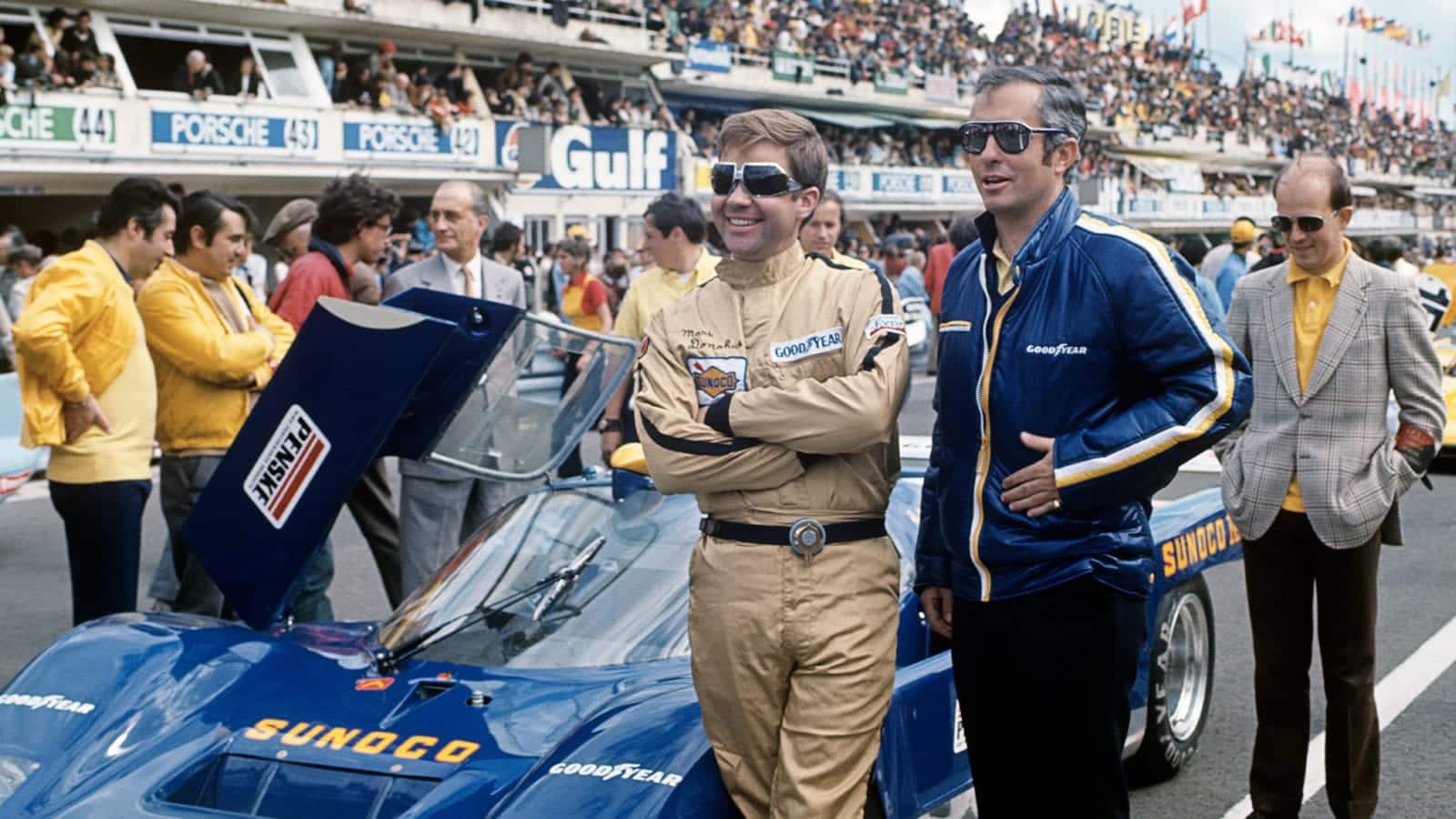 Mark Donohue with Roger Penske at the 1971 Le Mans 24 Hours