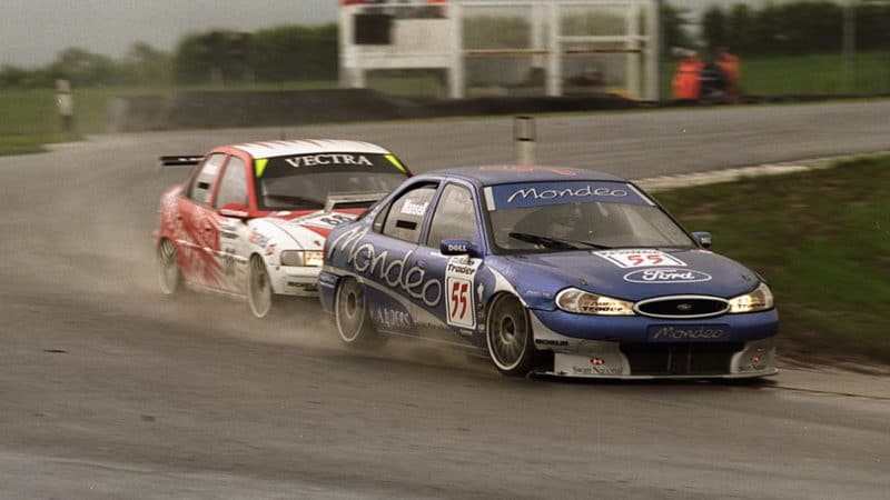 Nigel Mansell ahead of Derek Warwick in the 1998 Donington BTCC round