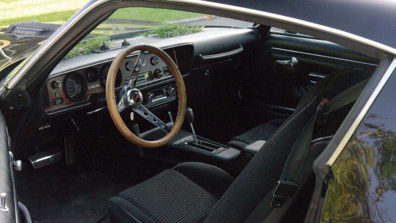 Pontiac Firebirds interior